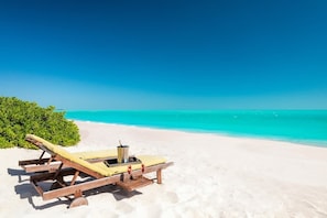 Beach nearby - Brise De Mer 2 Br Villa (Long Bay)