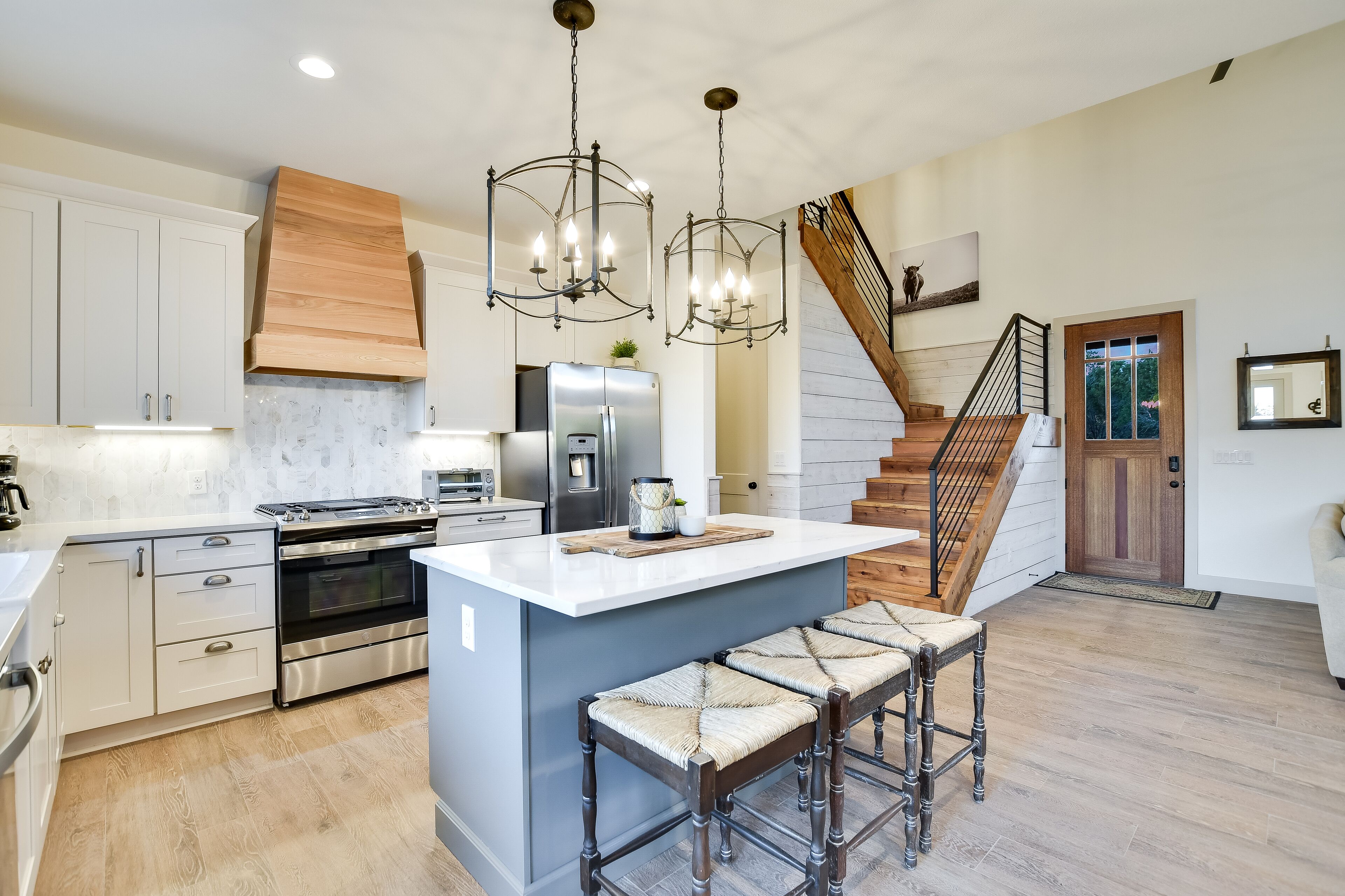 Bienvenidos Farmhouse in Driftwood on acreage-Near Wineries, Wedding Venues 