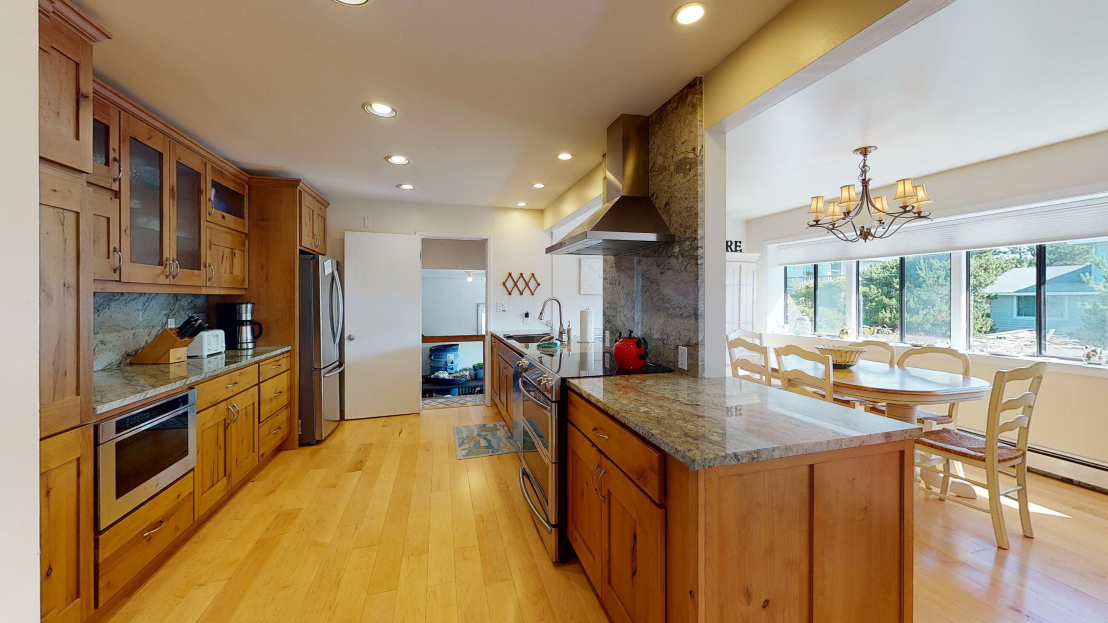 冰箱、微波炉、烤箱、炉灶