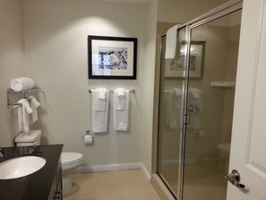Shower, jetted bath, hair dryer, towels