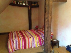 7 bedrooms, iron/ironing board, WiFi, bed sheets - Farmhouse in the woods, on a lake shore (Freigné)