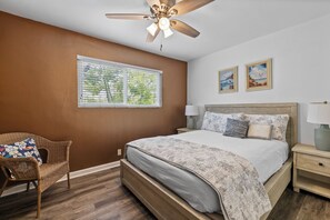 2 chambres, fer et planche à repasser, Wi-Fi, draps fournis