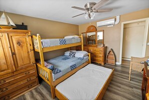 2 quartos, ferros/tábuas de passar roupa, Wi-Fi, roupa de cama