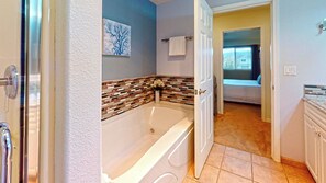 Combined shower/tub, jetted tub, hair dryer, towels - OCEAN FRONT: DESTRESS RX:  Seaside Vacation Homes, Inc Managed  (Seaside)