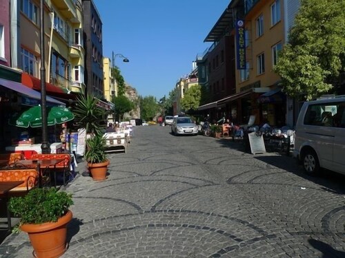 3 Double Bedroom, Right Next to Blue Mosque, on Akbiyik Street