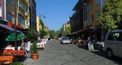 3 Double Bedroom, Right Next to Blue Mosque, on Akbiyik Street