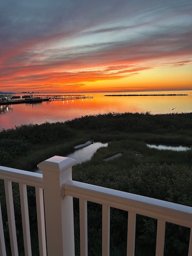 Waterfront Home w/ 400' Fishing Pier. Crab & Fish off the Pier w/ Boat Access.
