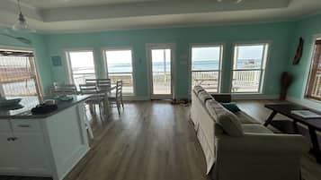 Fernseher, DVD-Player, Stereoanlage