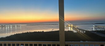 Waterfront Home w/ 400' Fishing Pier. Crab & Fish off the Pier w/ Boat Access.
