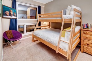 3 chambres, fer et planche à repasser, lit de bébé portatif, Wi-Fi