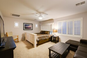 3 bedrooms, desk, iron/ironing board, WiFi