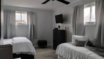 3 bedrooms, in-room safe, desk, iron/ironing board