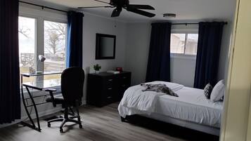 3 bedrooms, in-room safe, desk, iron/ironing board