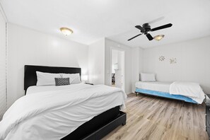 3 bedrooms, in-room safe, desk, iron/ironing board