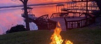 “Million Dollar View Over Seneca Lake – Your Perfect Getaway!”