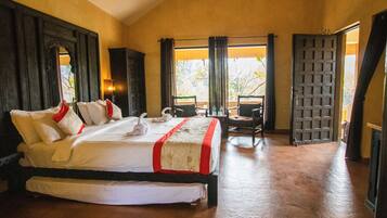 Luxury Cottage | Blackout curtains, iron/ironing board, bed sheets