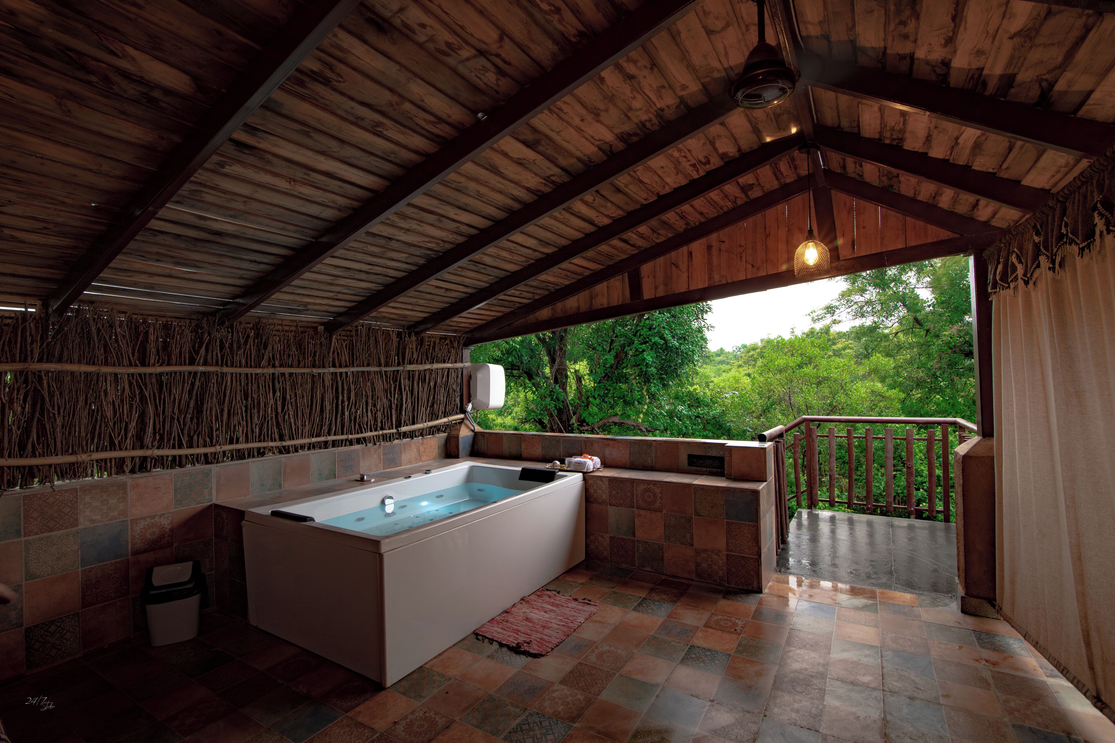 Royal Room | Blackout drapes, iron/ironing board, bed sheets