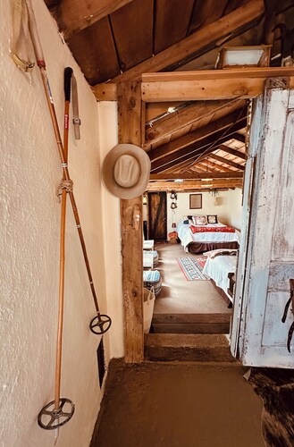 Cabin 2 Queen des frühen 20. Jahrhunderts, 1 Kinderbett. Kein Strom, Außendusche - nur Sommer