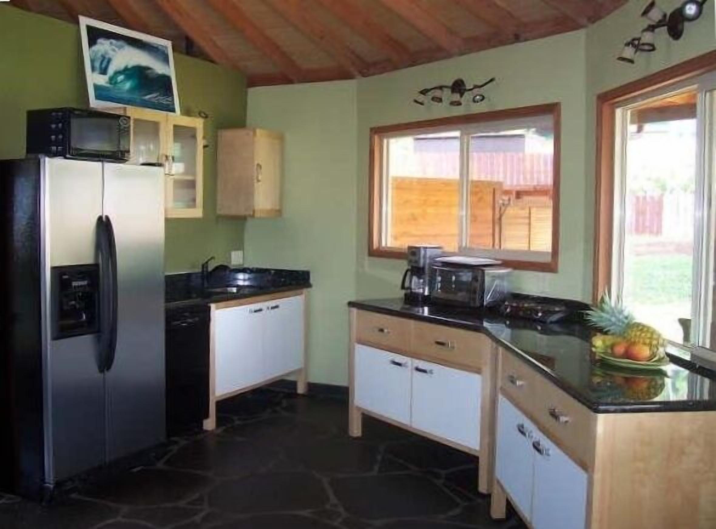 lovely bungalow with a lanai