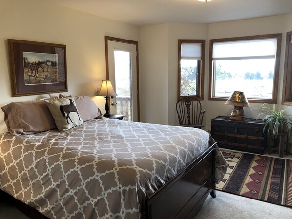 5 bedrooms, desk, iron/ironing board, travel cot