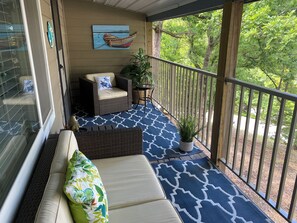 Terrace/patio - TROPICAL 2 BEDROOM LAKEVIEW CONDO CLOSE TO EVERYTHING!  (Lake Ozark)