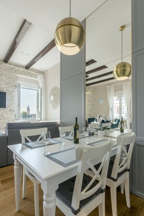 Lägenhet Superior - 1 kingsize-säng med bäddsoffa - icke-rökare | Vardagsrum | Smart-tv och en tv-spelskonsol