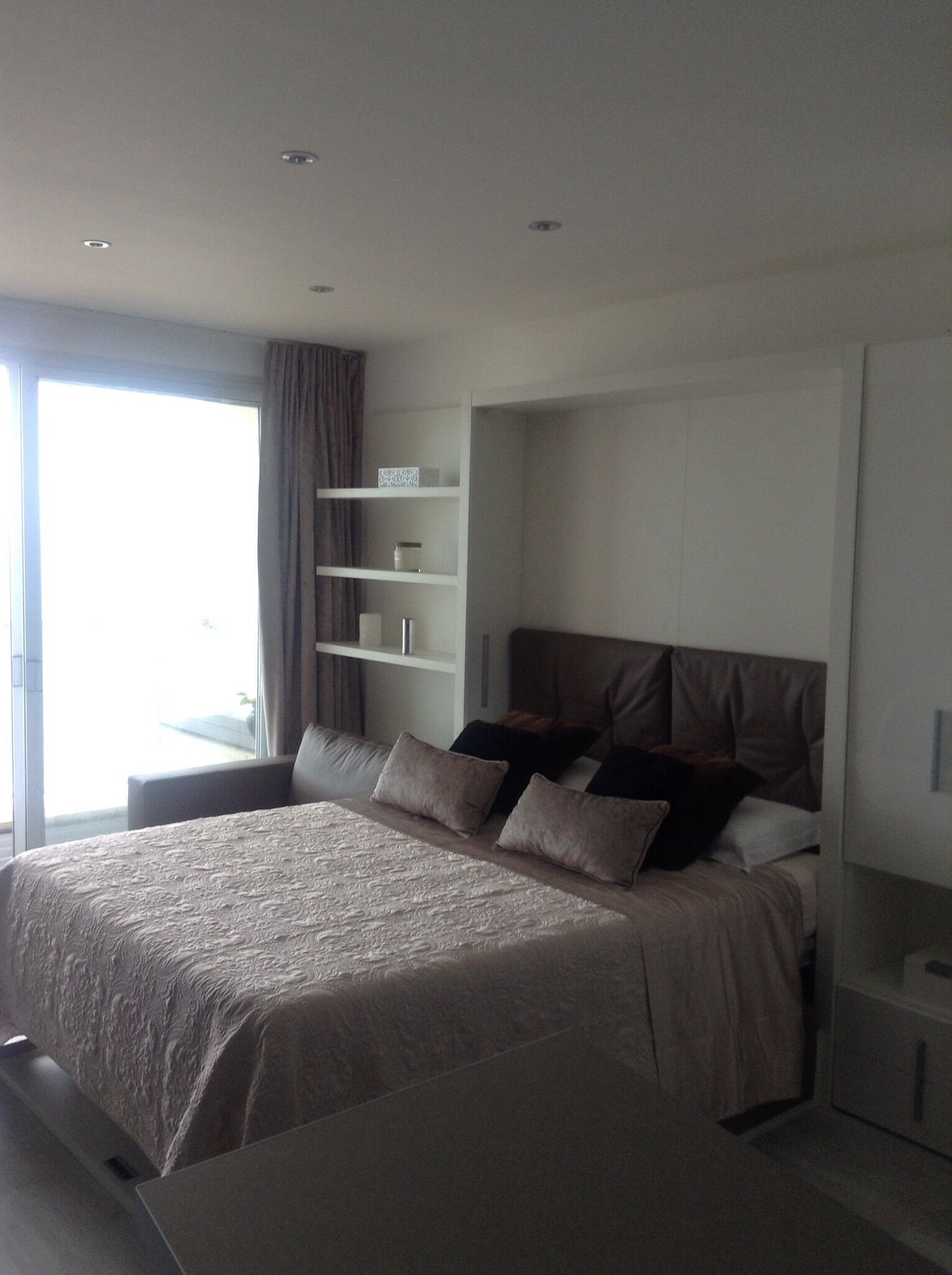 1 dormitorio, tabla de planchar con plancha, wifi y ropa de cama