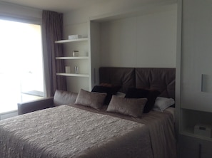 1 slaapkamer, een strijkplank/strijkijzer, gratis wifi, beddengoed