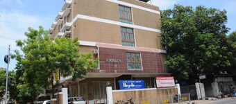 Group acco in the heart of Chennai ( 8 bed & bath -16 guests ).