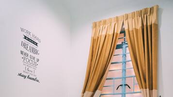 Family House | 6 bedrooms, desk, blackout drapes, iron/ironing board