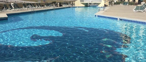 室内游泳池,室外游泳池