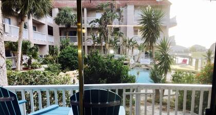 Bord de l'eau sur le canal, bateau glisse, à proximité de la plage, Schlitterbahn, Shop & Fishing!