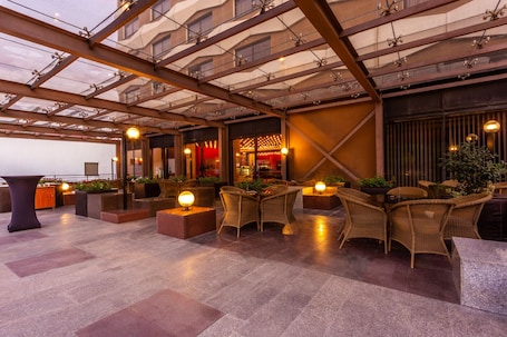 ํ
๋ผ์ค/ํํฐ์ค