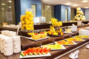 Desayuno buffet diario (EUR 10.23 por persona)