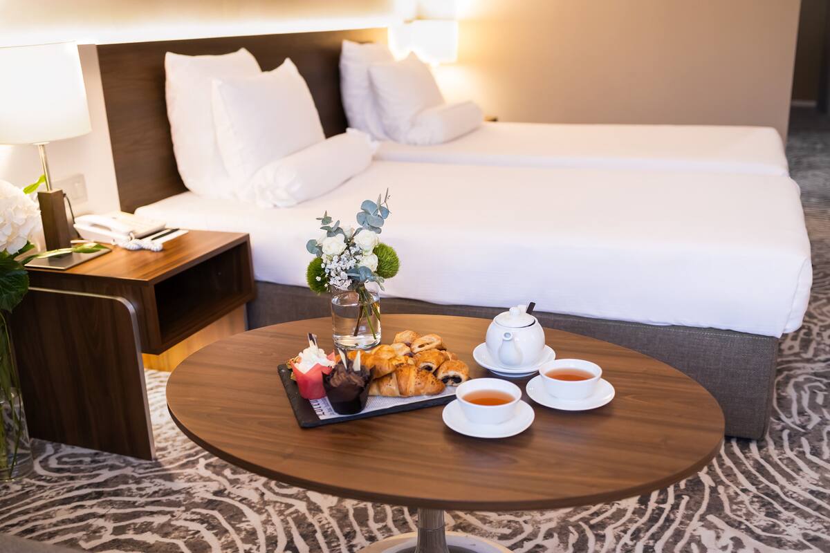 舒适双床房 | Select Comfort 床、迷你吧、办公桌、免费 WiFi