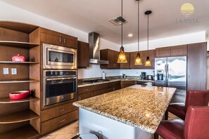 Fridge, microwave, oven, stovetop - La Vista 33,  Luxury Condo, 5 minutes from downtown and Marina of Cabo! (los cabos)