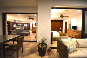 2 bedrooms, desk, iron/ironing board, WiFi - La Vista 33,  Luxury Condo, 5 minutes from downtown and Marina of Cabo! (los cabos)