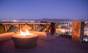 Terrace/patio - La Vista 33,  Luxury Condo, 5 minutes from downtown and Marina of Cabo! (los cabos)