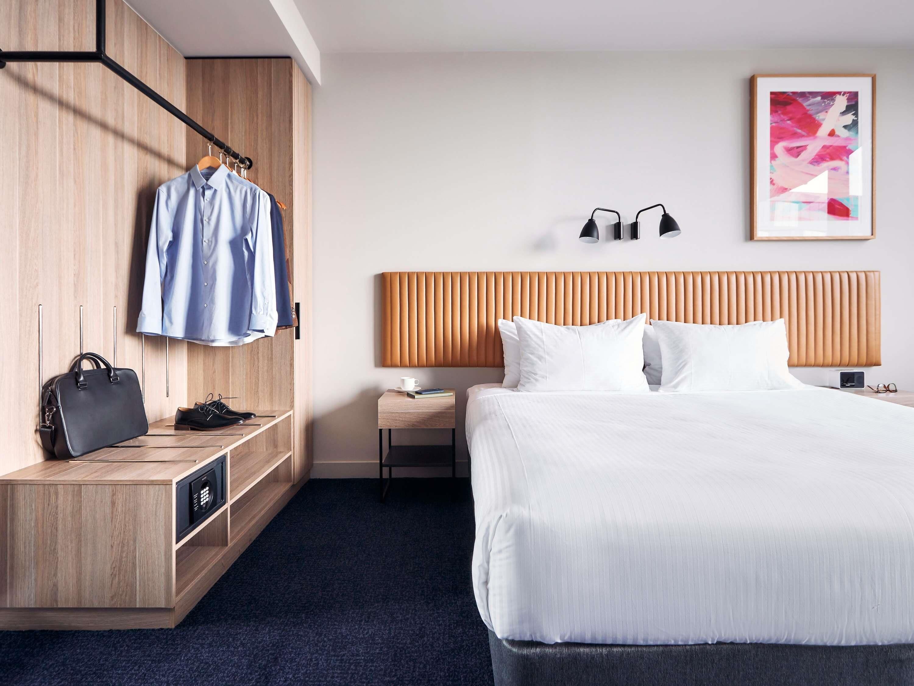 Værelse (Hotel) | Pengeskab på værelset, strygejern/strygebræt, gratis Wi-Fi, sengetøj