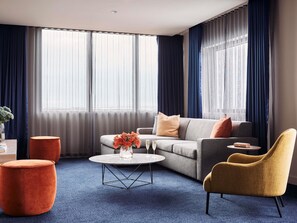 Brankas, setrika/meja setrika, Wi-Fi gratis, dan seprai linen