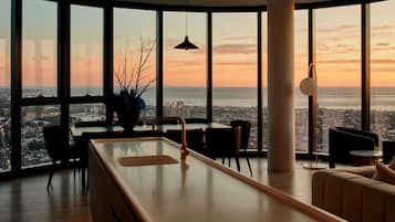 1 bedroom, desk, laptop workspace, soundproofing