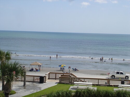 Gorgeous Ocean View & Heated Pool! Available 9/26 - 10/14  Fall Discount
