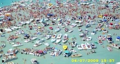 Perfect family getaway! Beautiful Lakes, beaches, Marina and golf. Best in N MI.