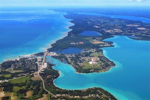 Perfect family getaway! Beautiful Lakes, beaches, Marina and golf. Best in N MI.
