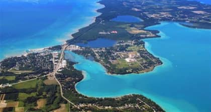 Perfect family getaway! Beautiful Lakes, beaches, Marina and golf. Best in N MI.