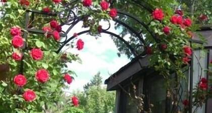 May special Bends Westside Kaleana's Garden Cottage