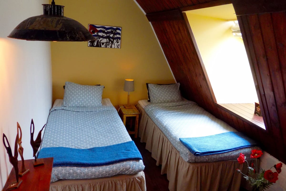 Double Room, Shared Bathroom (Havana) | Cribs (surcharge), rollaway beds (surcharge), WiFi (free), bed sheets