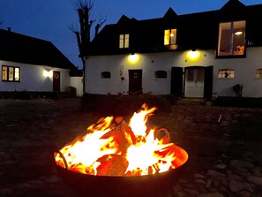 BBQ/picnic area - Wingårdhs B&B Österlen (Loderup)