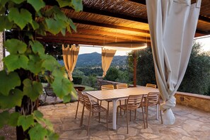 Outdoor dining - The Farmhouse "Poggio Del Pero" Is Situated In Panicale (Panicale)