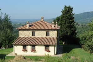 Exterior - The Farmhouse "Poggio Del Pero" Is Situated In Panicale (Panicale)